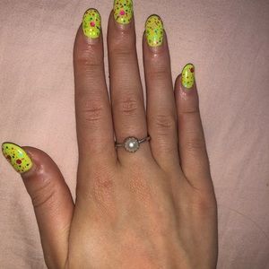 Retired Pearl sitting in flower ring like new